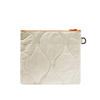 POCHETTE PLATE MATELASSÉE POM L (IVOIRE) | RECYCLÉ